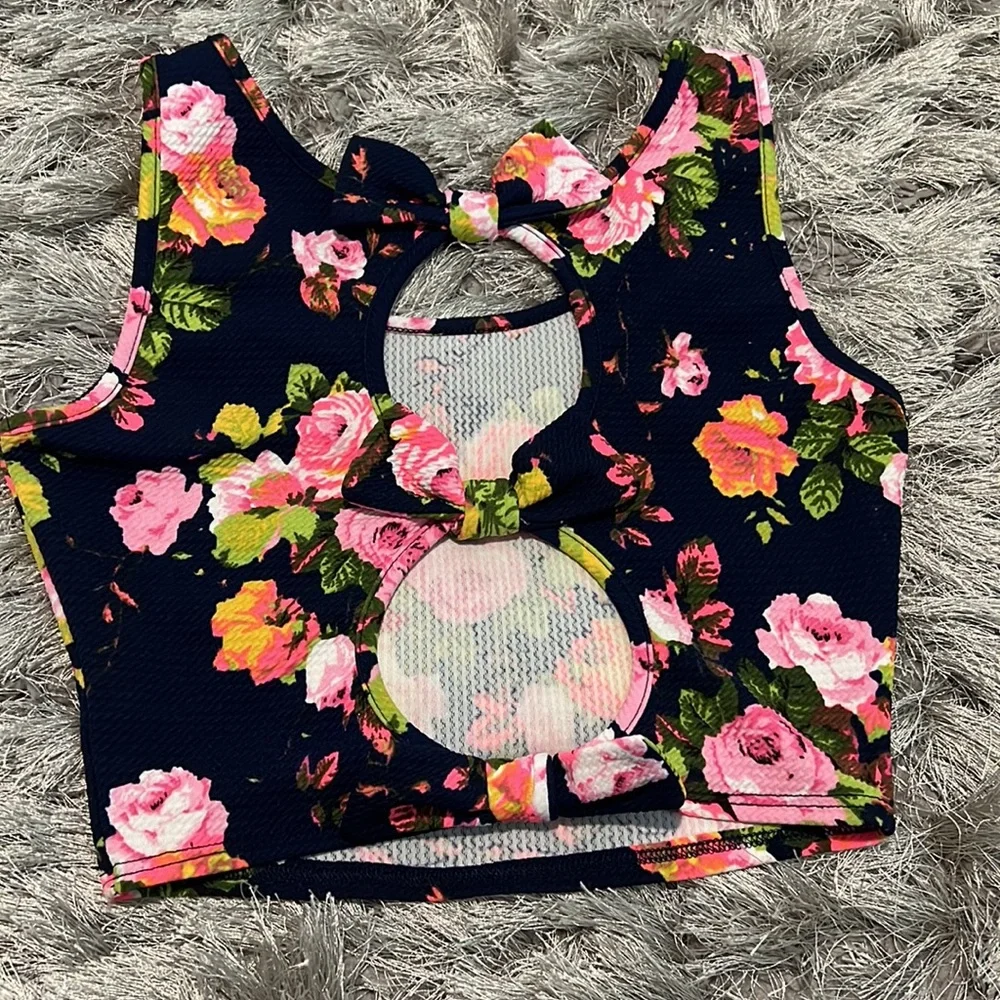Crop Top 🌺🌸🌺 - Picture 2 of 2